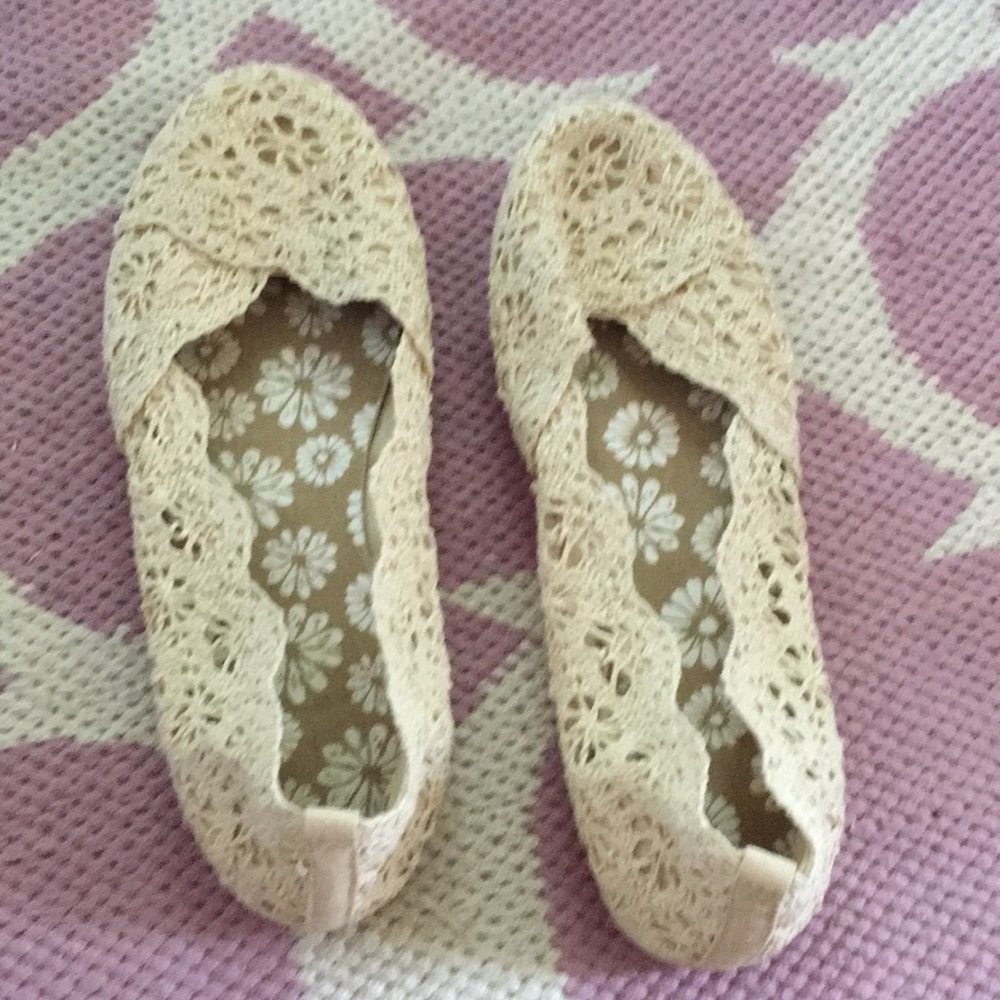 Super cute see-through one side woman’s 8 flats